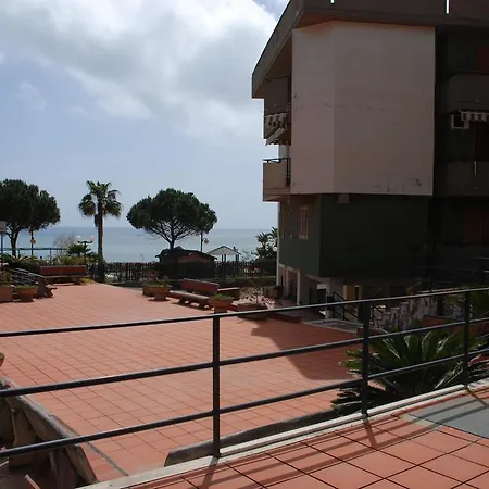Lägenhet Sant'Alessio Apartment