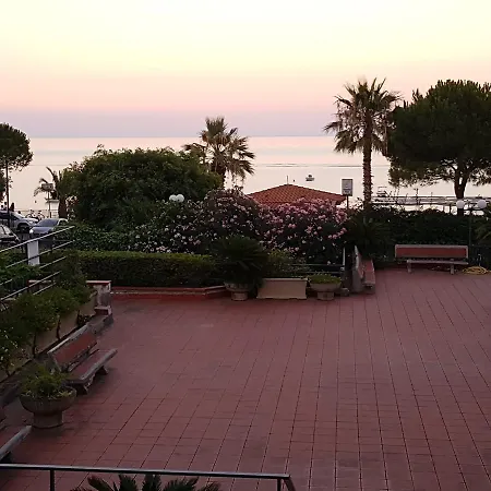 Sant'Alessio Apartment Lägenhet *