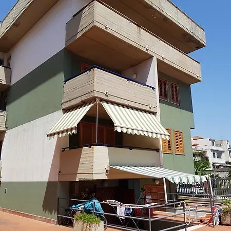 Lägenhet Sant'Alessio Apartment